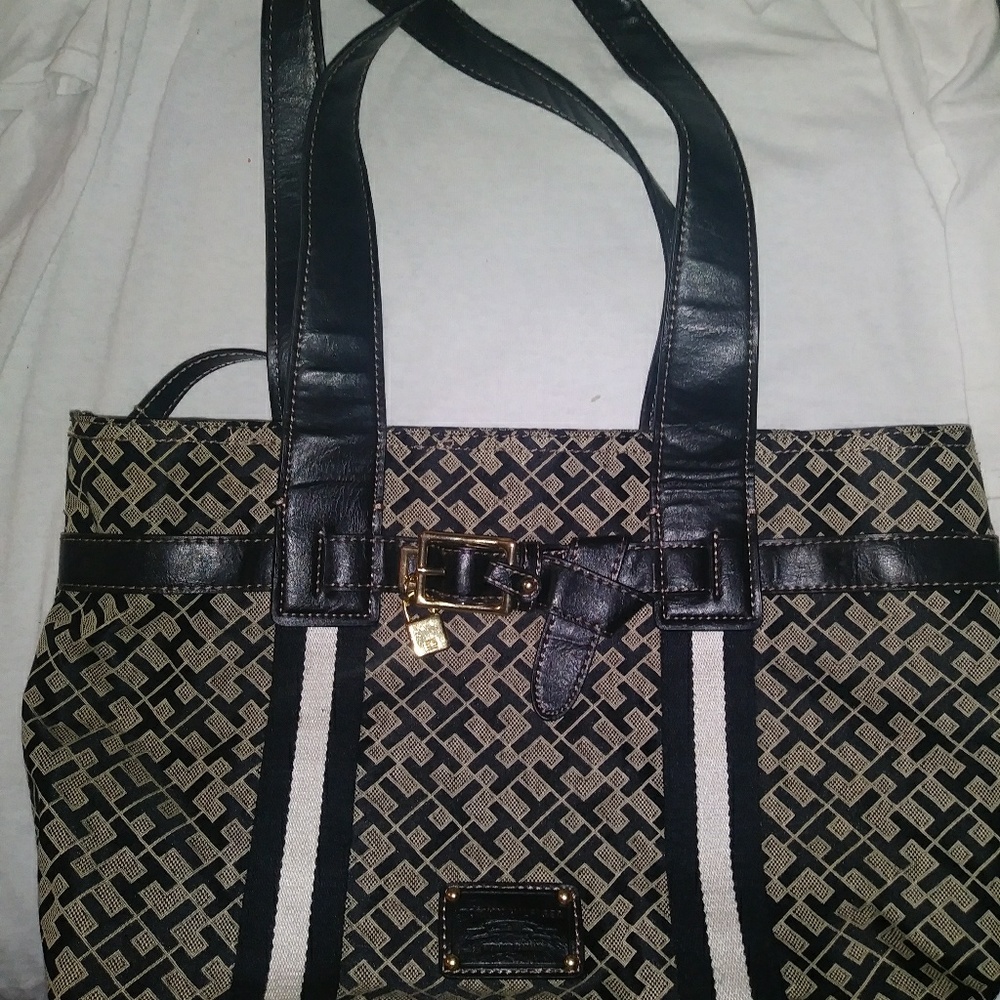 Tommy Hilfiger TH checked shoulder bag
